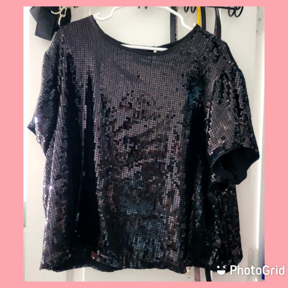 Sequin semi crop top.